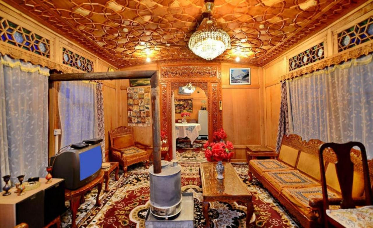 Готель Umbrella Group Of House Boat Срінагар Екстер'єр фото
