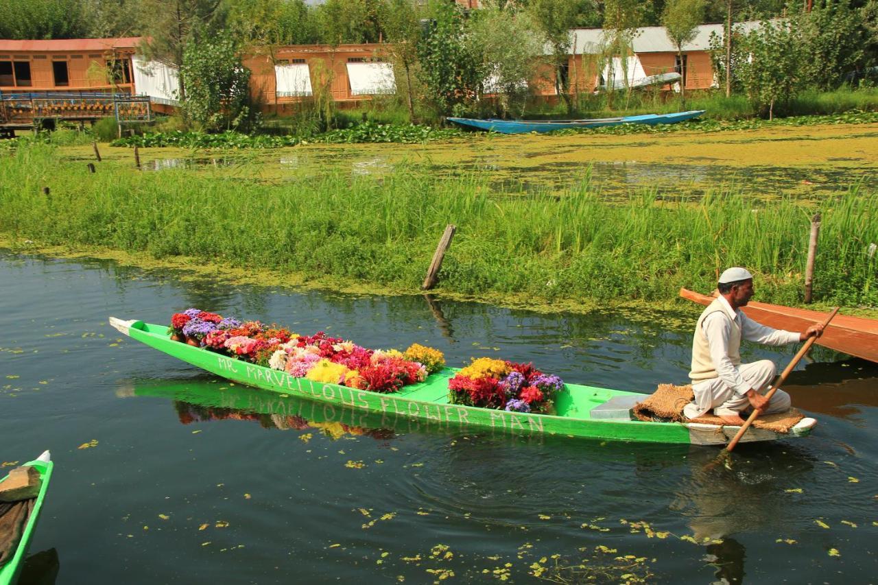 Готель Umbrella Group Of House Boat Срінагар Екстер'єр фото